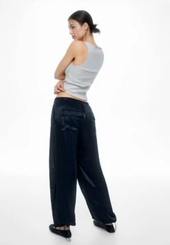 PULL & BEAR Satin Parachute - Broek - Mottled Black -Damesmode 01f9e05b2aca4c0aabb6b44b6bfa31fd