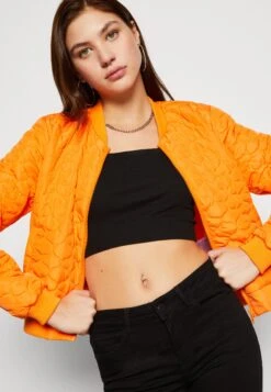 Noisy May Nmvivi- Bomberjacks - Vibrant Orange -Damesmode 05469f1b49dc46118323447dff14832d