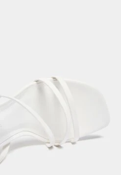 PULL & BEAR Absatz Mit Gekreuzten Riemen - Sandalen - White -Damesmode 11f9646f3a214e7f86b757e545cf53b7