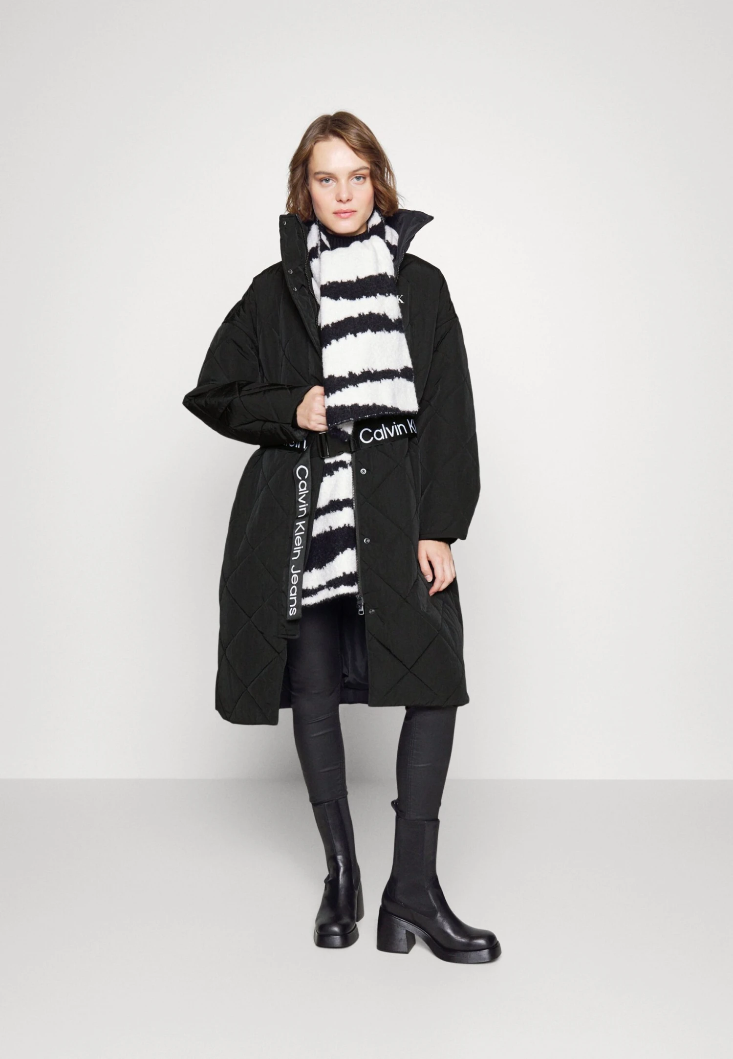 Calvin Klein Jeans Belted Quilted Coat - Winterjas - Black 4 Calvin Klein Jeans Belted Quilted Coat - Winterjas - Black - Afbeelding 2