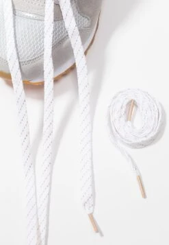 Skechers Sneakers Laag - Light Grey -Damesmode 1c2a6eb659094c6c9761f38fac2292ab