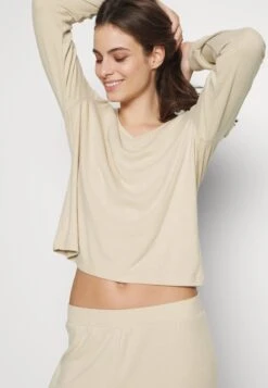 Anna Field Pyjama - Off-White 13 Anna Field Pyjama - Off-White -Damesmode 1f950543f22a49e99e0bf827dcb85ca5