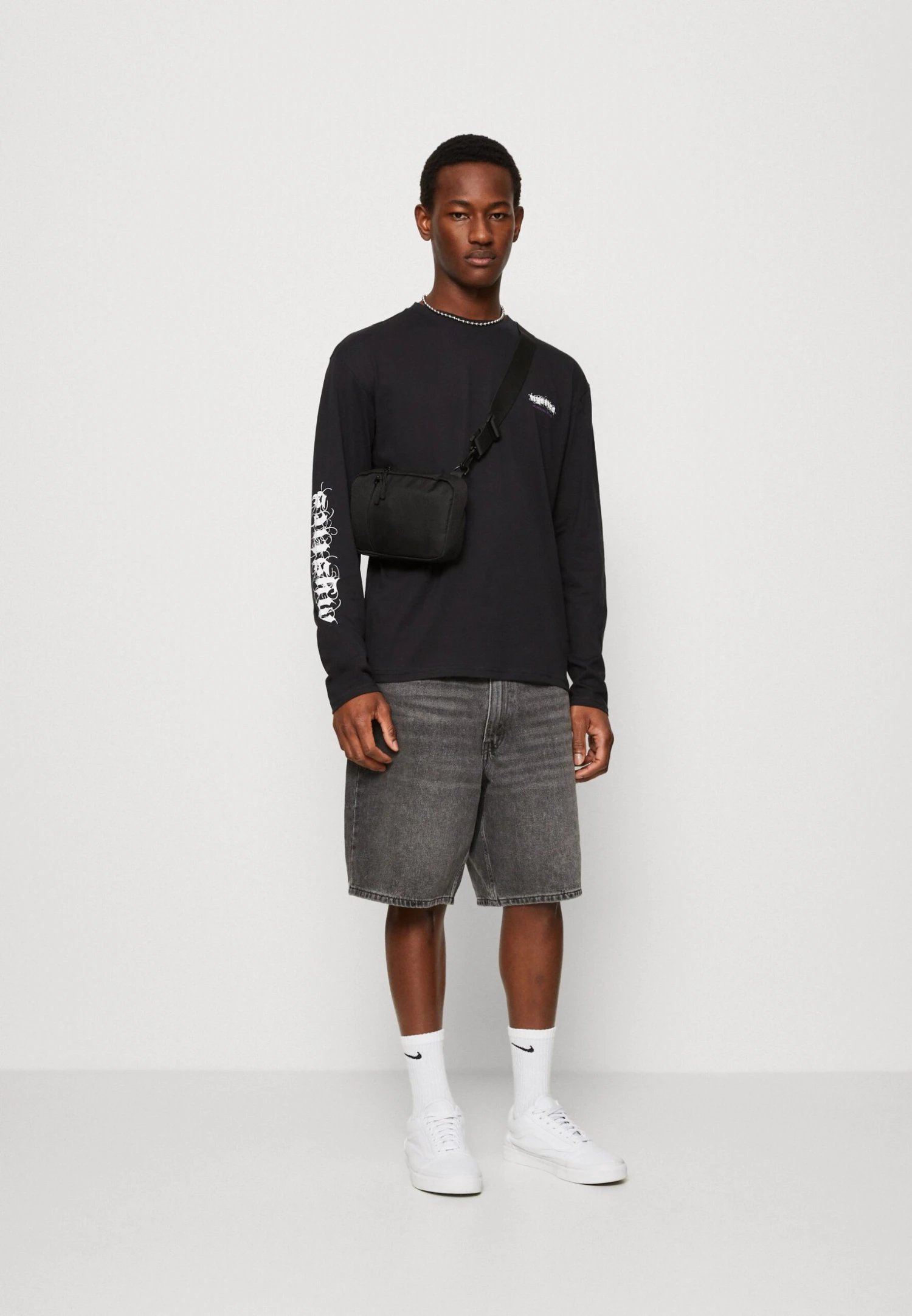 YOURTURN Unisex - Longsleeve - Black 4 YOURTURN Unisex - Longsleeve - Black - Afbeelding 2