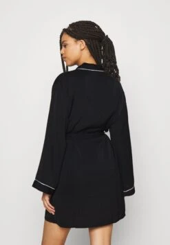 Anna Field Amanda Satin Dressing Gown - Badjas - Black -Damesmode 2ed7ad8212184e4ca1dc1b97ba75f567