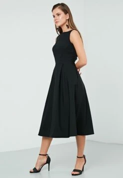 LELA Crew Neck Pleated Midi - Cocktailjurk - Black 7 LELA Crew Neck Pleated Midi - Cocktailjurk - Black -Damesmode 328d24b0bc484573aeb7dbe8d2fe73eb
