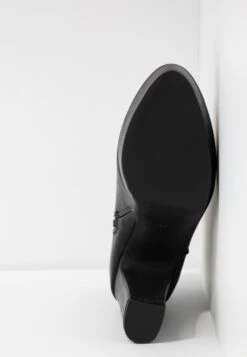 Anna Field Enkellaarsjes Met Hoge Hak - Black 15 Anna Field Enkellaarsjes Met Hoge Hak - Black -Damesmode 332781b121fb435ea8e45b02e32b8ac2