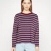 Monki Longsleeve - Dark Red/Blue -Damesmode 3ea7106a5b974c61bbeac878d0a8eb63