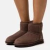 Ugg Classic Mini - Korte Laarzen - Burnt Cedar -Damesmode 4349a1a510f444f49be256228a69fb77