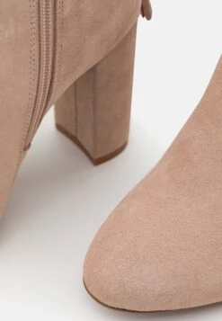 Leather - Laarzen Met Hoge Hak - Beige 13 Leather - Laarzen Met Hoge Hak - Beige -Damesmode 46cb7ba4b24644c79690a3cae899d54e