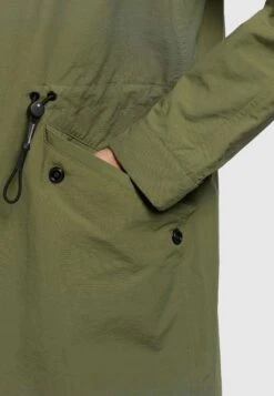 Khujo Marnia - Regenjas - Olivgrün -Damesmode 4e3dbc60eec949a29c27a5518a2dbfac