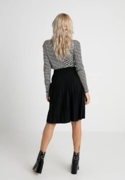 A-Lijn Rok - Black 9 A-Lijn Rok - Black -Damesmode 5053c38cb0014b659c7b9f981ef22899