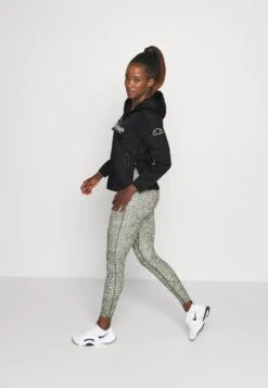 Ellesse Tepolini Jacket - Windjack - Black -Damesmode 55926833e0bb4c9596ec0a7c30b60057