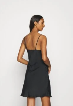 Anna Field Hammered Satin Nightie - Nachtjapon - Black 11 Anna Field Hammered Satin Nightie - Nachtjapon - Black -Damesmode 582eef8b55cc48b49fe9b0e88e2892d9