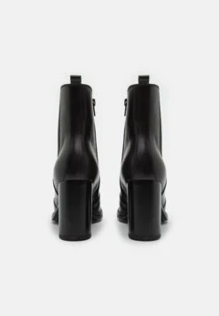Leather- Enkellaarsjes Met Hoge Hak - Black -Damesmode 8285c3f6f7d94045bb79e27db56d5a46