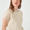 LELA Regular Fit - T-Shirt Print - Stone Colored