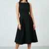 LELA Crew Neck Pleated Midi - Cocktailjurk - Black -Damesmode 88fadde8c5574f7196cae8e6da58af31