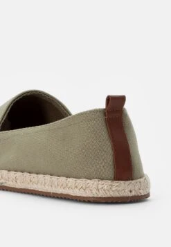 Pier One Rena Espadrille Unisex - Espadrilles - Olive 13 Pier One Rena Espadrille Unisex - Espadrilles - Olive -Damesmode 8b1ef3dce9d344a08d816af96a53324d