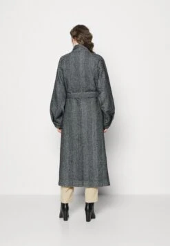 Gestuz Farren Coat - Mantel - Black/White -Damesmode 8c691059dd6847c9bf731a0a773c950d