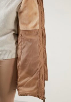 LELA Regular Fit - Winterjas - Camel -Damesmode 96f6cba8387840ad9bc47a2206463e8b