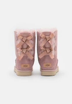Ugg Bailey Bow - Korte Laarzen - Rose Grey 11 Ugg Bailey Bow - Korte Laarzen - Rose Grey -Damesmode 9c242b3c6b994e2da84b5c62e188470b
