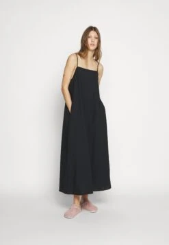 Minimum Vikilino - Maxi-Jurk - Black 10 Minimum Vikilino - Maxi-Jurk - Black -Damesmode 9d1f193c200443aaac2e1dc9f1ab60a9