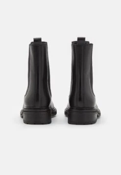 Clarks Tilham Chelsea - Korte Laarzen - Black -Damesmode 9da2bef0b57c4b82873c70bc0977f37d