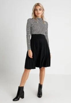 A-Lijn Rok - Black 8 A-Lijn Rok - Black -Damesmode a2518f9e05b3479da45c4f1ec0fc30e3