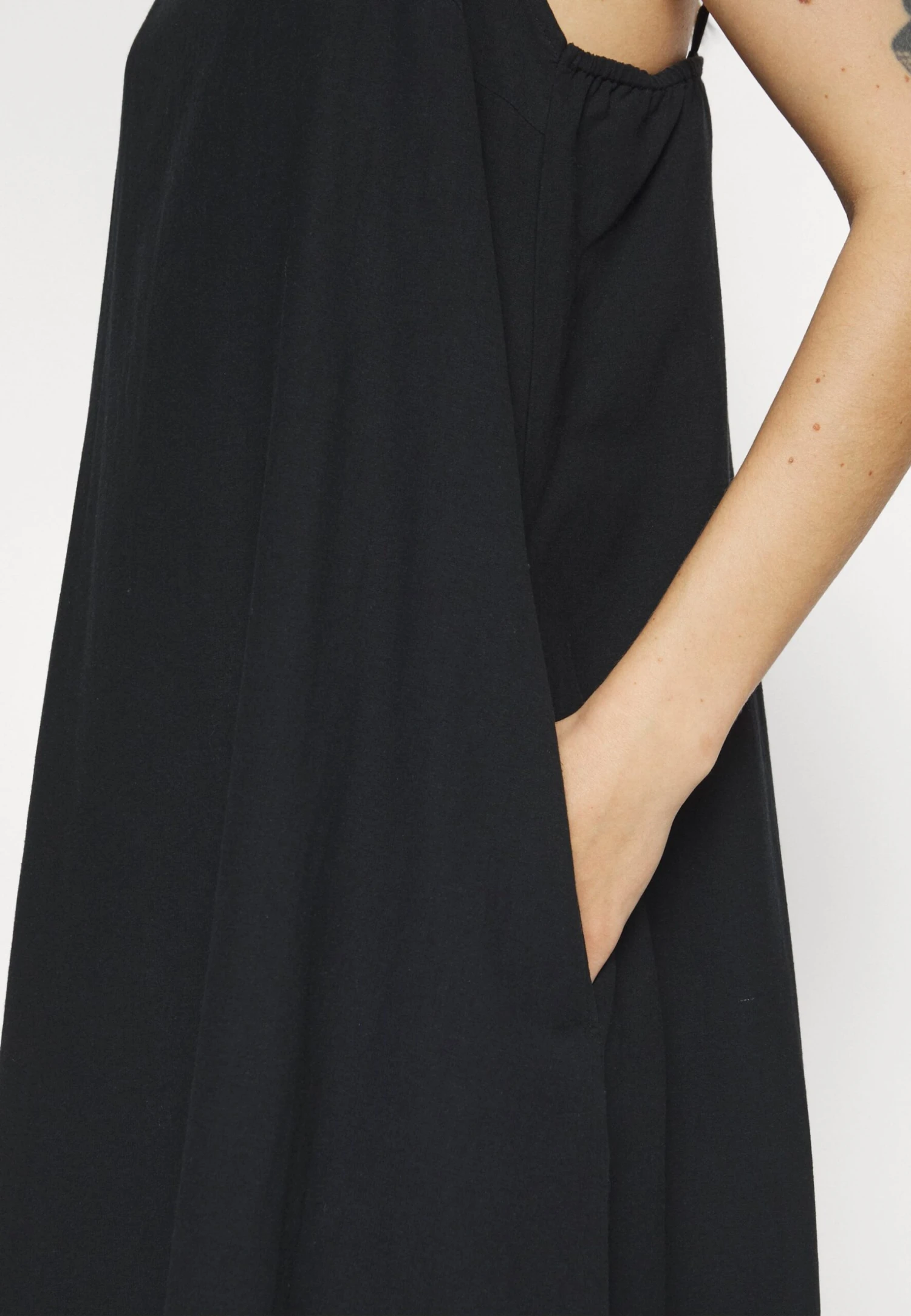 Minimum Vikilino - Maxi-Jurk - Black 9 Minimum Vikilino - Maxi-Jurk - Black - Afbeelding 7