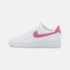 Nike Sportswear W Air Force 1 07 Ess Trnd - Sneakers Laag - White/Desert Berry -Damesmode ab884a09c8ed41739d9ad547c1d6b282