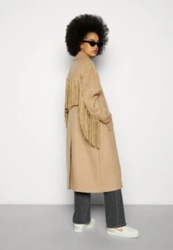 COLOURFUL REBEL Koko Fringe Coat - Mantel - Camel -Damesmode acb6d9484a834ec28f1bf5a6b3ee7b89
