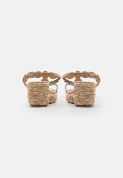 Alma En Pena Sandalen Met Sleehak - Beige 11 Alma En Pena Sandalen Met Sleehak - Beige -Damesmode b515a4cbbd6d4779b7f937298e61c6dd