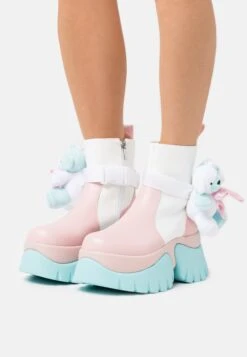KOI FOOTWEAR Melanie Martinez Sweet Teddy Bear Platform Boots - Korte Laarzen - Blue/Pink/White