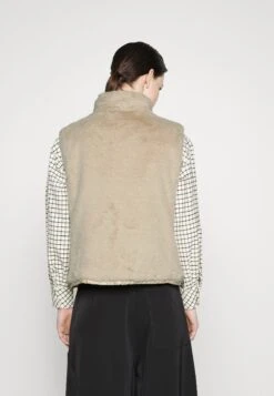 MARC CAIN Bodywarmer - Almond Milk -Damesmode c0af58d728c5438988a3c75553ac1b7b