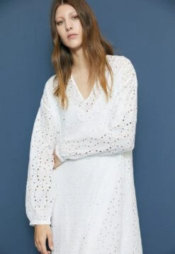 Minimum Pilma - Maxi-Jurk - White -Damesmode c0ea2dd2fcb44ab8a2d04bed46c3157c