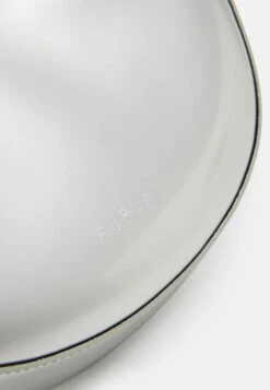 Furla Primavera Shoulder Bag - Handtas - Silver-Coloured -Damesmode c22ec9dcf4084528ae80e463aae4517d