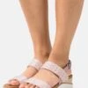 Skechers Beach Kiss - Sandalen Met Sleehak - Blush -Damesmode c4cc568e59db442c9db1e29e45cfa084