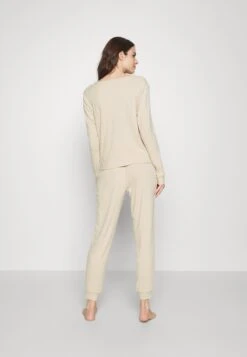 Anna Field Pyjama - Off-White 12 Anna Field Pyjama - Off-White -Damesmode c645c44a970a4bc1810f0b9f8efa1e58