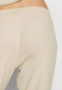 Anna Field Pyjama - Off-White 16 Anna Field Pyjama - Off-White -Damesmode d12046b5d132415aa9645e8d17980ce0