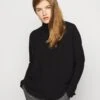DRYKORN Liora - Trui - Schwarz 1 DRYKORN Liora - Trui - Schwarz -Damesmode d86da0a0eef6406ea79e4c4ef0f6876a