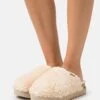 Ugg Fuzz Sugar - Pantoffels - Natural -Damesmode dacbaa059d464c96a98aeb961e3b81d7