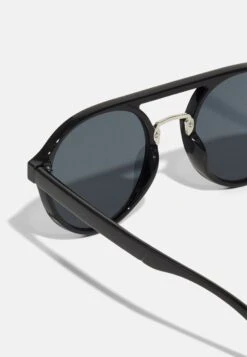 Pier One Unisex 2 Pack - Zonnebril - Black -Damesmode e9d3c927da9d46fa8a0bd87ccf65498e