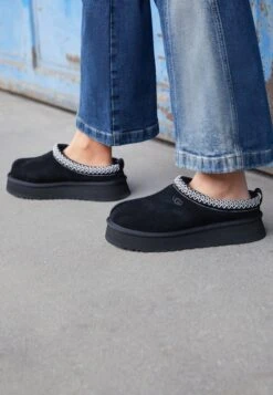 Ugg Tazz - Pantoffels - Nero 11 Ugg Tazz - Pantoffels - Nero -Damesmode ec14f6f907dc40369bc30b7a4678a861