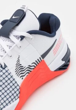 Nike Performance Metcon 8 Unisex - Trainingsschoen - White/Obsidian/Bright Crimson -Damesmode ee6ac51fbbeb41c7ba2d141a5ca6a062