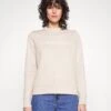 Calvin Klein Core Logo - Sweater - White Clay -Damesmode f163cd879efc49b8be0ecb19d647b316