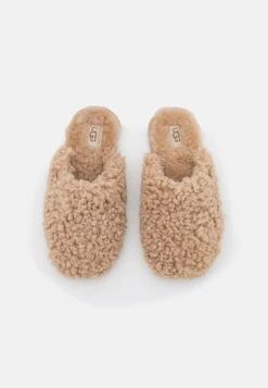 Ugg Maxi Curly Slide - Pantoffels - Sand -Damesmode f453644d60ea4dbbbff756127bea6510