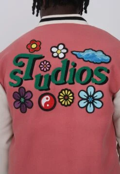 Lamar Varsity Jacket Unisex - Imitatieleren Jas - Coral 19 Lamar Varsity Jacket Unisex - Imitatieleren Jas - Coral -Damesmode f986d7d94a644611ab0775d98e9acc81